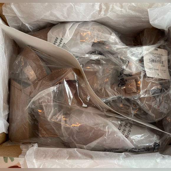 NIB WORTHINGTON TAN HEELS - Picture 5 of 6